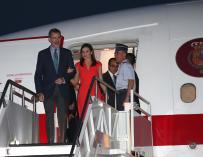 Los Reyes de España a su llegada al aeropuerto de Nueva Orleans