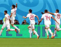 Los jugadores de Irán celebran el tanto que les dio la victoria. / EFE