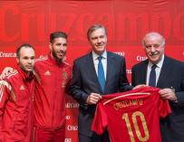 (Ampl.) Cruzcampo renueva su patrocinio con la selección española de fútbol hasta 2018