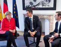 Fotografía de la reunión entre Merkel, Macron y Sánchez