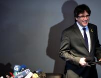 Puigdemont exige al Gobierno "que deje de interferir el Parlament"