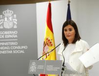 Carmen Montón muestra los papeles para defender que su máster no tiene irregularidades