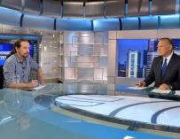 Fotografía entrevista Pablo Iglesias con Pedro Piqueras en Telecinco