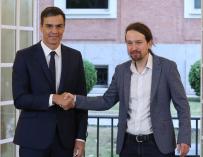 Pedro Sánchez y Pablo Iglesias han firmado en la Moncloa el acuerdo sobre la ley de presupuestos