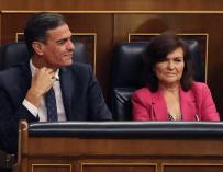 Pedro Sánchez y Carmen Calvo, en la sesión de control del Congreso