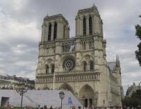 Las campanas de Notre Dame de París doblan por las víctimas de Santiago