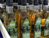 Botellas de aceite de Sovena bajo la marca Hacendado