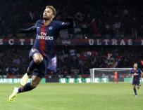 Neymar celebra un gol durante el partido contra el Lille el 2 de noviembre de 2018. EFE / EPA / CHRISTOPHE PETIT TESSON