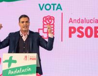 El presidente del Gobierno, Pedro Sánchez, durante su participación en un acto de campaña electoral en apoyo a la candidatura de Susana Díaz. EFE/Román Ríos