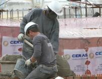 Imagen de unos trabajadores extranjeros en una obra