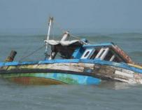 Imagen ilustrativa de una embarcación hundida en el río Níger