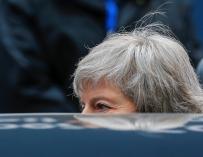 La primera ministra británica, Theresa May, abandona la cumbre de líderes de la UE en Bruselas (Bélgica). EFE/ Julien Warnand