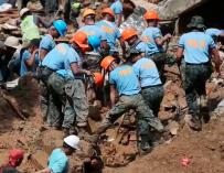 Un centenar de personas, sepultadas en una mina filipina