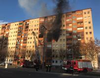 El fuego ha afectado a un edificio de diez plantas