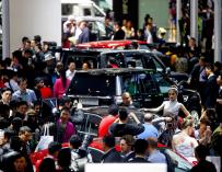 Cameron impulsa en Pekín una mayor presencia de coches británicos en China