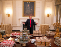 Trump convida a deportistas en la Casa Blanca a McDonald's y Burger King.