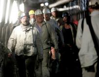 Mineros regresan de trabajar en la mina de carbón Prosper Haniel, en Alemania. (EFE / Archivo)