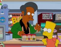 Apu con Bart Simpson, en un fotograma de la serie.