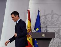 El presidente del Gobierno, Pedro Sánchez, tras la rueda de prensa ofrecida este sábado en el Palacio de la Moncloa  (EFE)