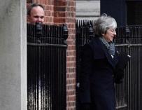 Theresa May a su salida este lunes del 10 de Downing street para dirigirse a la Cámara de los Comunes.