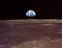 Vista de la tierra desde la luna. Foto de archivo NASA