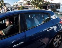 La Guardia Civil trasladan en coche a Raúl D.C, marido y sospechoso de la desaparición de Romina Celeste.
