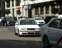 Fomento reúne a comunidades y ayuntamientos para tratar sobre el conflicto entre el taxi y Uber