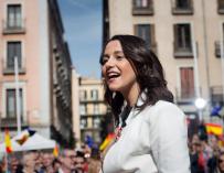 La líder de Ciudadanos en Cataluña, Inés Arrimadas, durante su intervención este sábado en un acto en la madrileña plaza de la Villa (EFE)