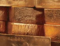 El oro cotiza en torno a los 1.300 dólares por onza.