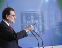 Moncloa enmarca en la cortesía y la prudencia y felicitación de Rajoy por la victoria de Trump, criticada por el PSOE