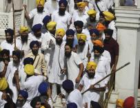 7 Heridos y una veintena de detenidos en luchas en el Templo Dorado de India