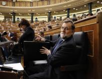 Rajoy sentado en su escaño en el Congreso para el debate sobre las pensiones