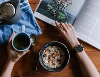 Desayunar por la mañana es algo que recomiendan para tener tu día más productivo.