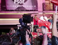 Pedro Sánchez celebra su victoria en Ferraz