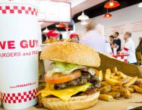 La cadena 'Five Guys' es una de las hamburgueserías que ha desembarcado en la Gran Vía.
