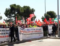 Manifestación sindical ante la junta celebrada en Madrid.