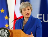 La primera ministra británica, Theresa May, ofrece una rueda de prensa tras una cumbre especial de la UE sobre el Brexit, este jueves en el Consejo Europeo, en Bruselas (Bélgica). Líderes de la UE se reunieron para una cumbre de emergencia en Bruselas par