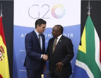 Pedro Sánchez y el primer ministro de Sudáfrica, Cyril Ramaphosa, en el G20