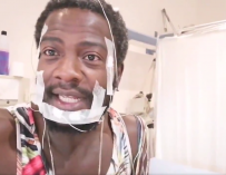 El 'camerunés de Vox' graba un video desde el hospital: "A tu casa Carmena"