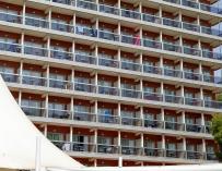 Muy grave turista de 21 años tras caer de cuarta planta de hotel de Mallorca