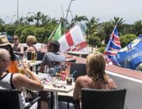 Turistas británicos en Lanzarote. /Foto: EFE