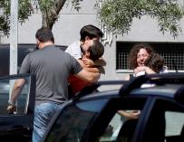 Familiares de las víctimas de un tiroteo anoche en Aranjuez