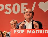 El candidato del PSOE a la Comunidad de Madrid, Ángel Gabilondo, comparece ante los medios de comunicación para valorar los resultados en las elecciones celebradas hoy Domingo.