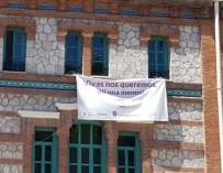 La pancarta contra la violencia machista que colgaba en la Junta de Distrito de Arganzuela / Más Madrid Arganzuela