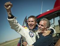 Felix Baumgartner celebra su salto estratosférico