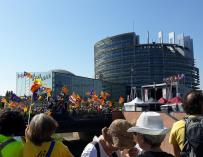 Los independentistas catalanes se concentran frente al Parlamento Europeo. / EP