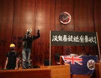 Asaltan el Parlamento de Hong Kong