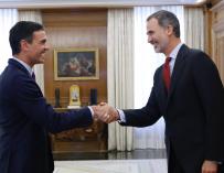 El líder del PSOE, Pedro Sánchez, recibido por el Rey