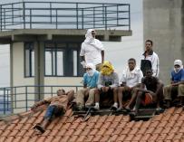 Presos liberan a 125 familiares y 4 carceleros retenidos en una cárcel de Brasil