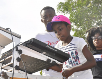 Fotografía de DJ Switch, la niña de Ghana de 11 años.